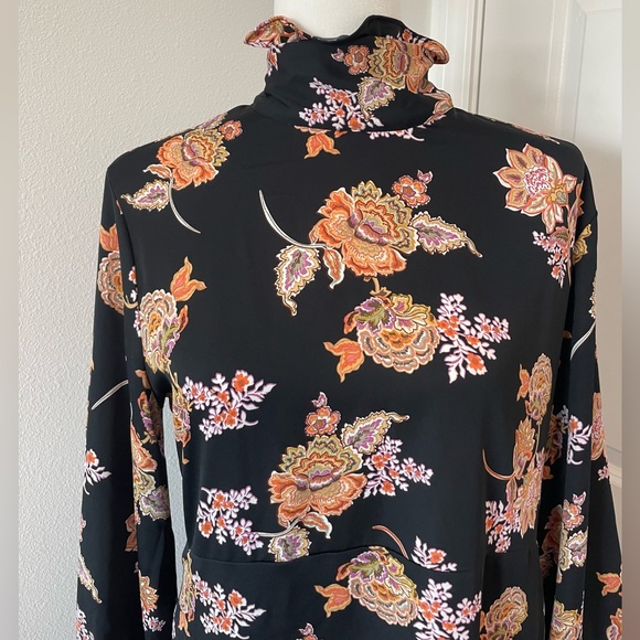 Gorgeous Who What Wear floral midi dress with pockets! - Picture 3 of 7